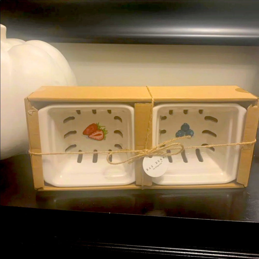 Rae Dunn berries set